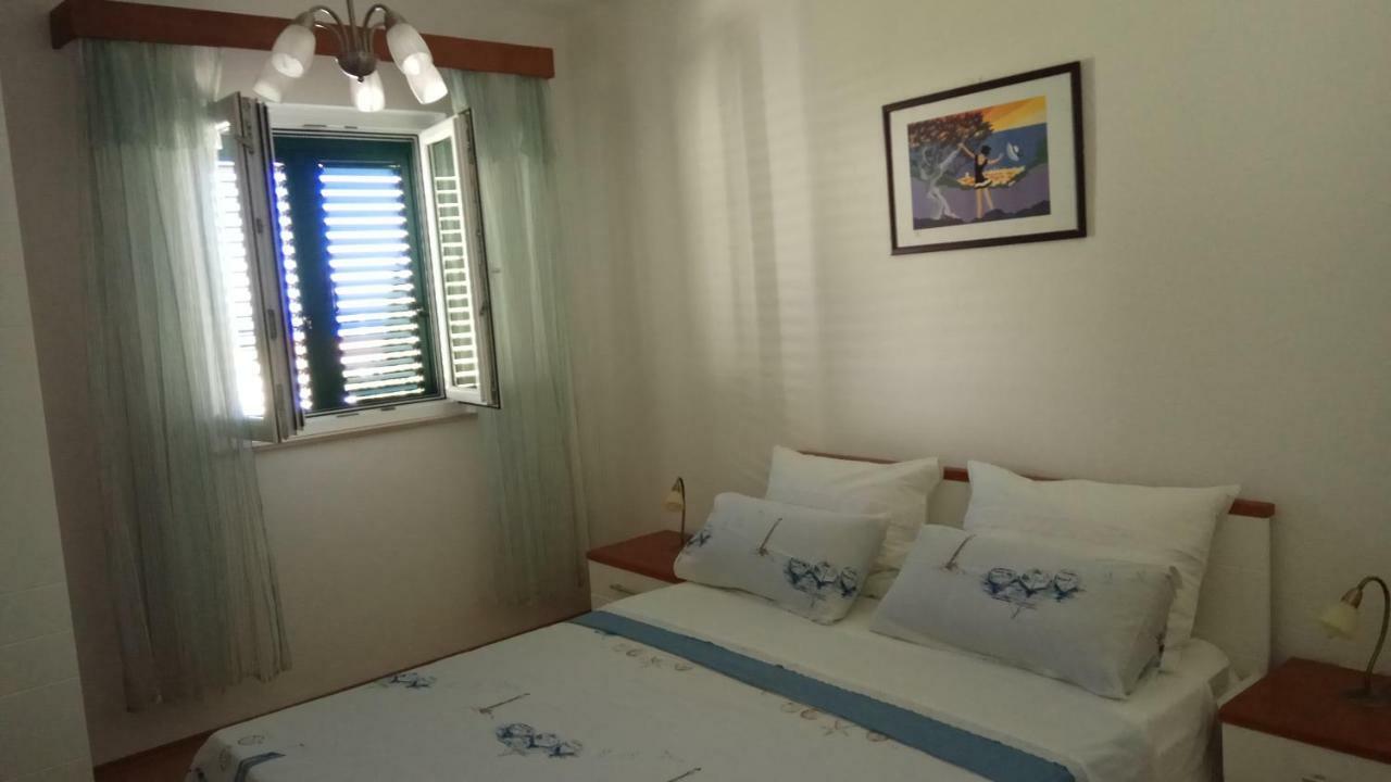 Apartments Marcic Bol Exterior photo